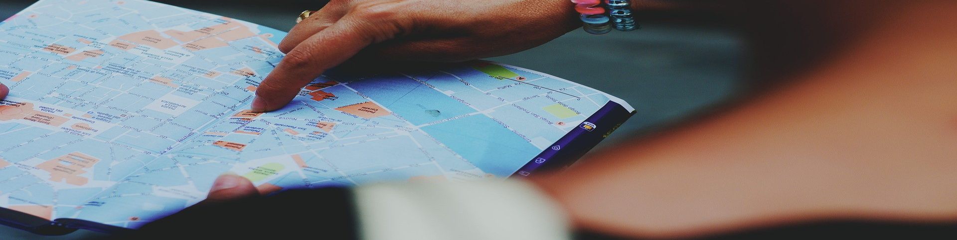 Mapas y folletos