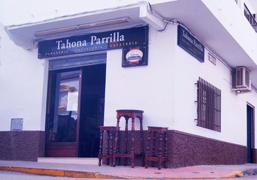 Tahona Parrilla-Cafetería (Reyes Benítez).